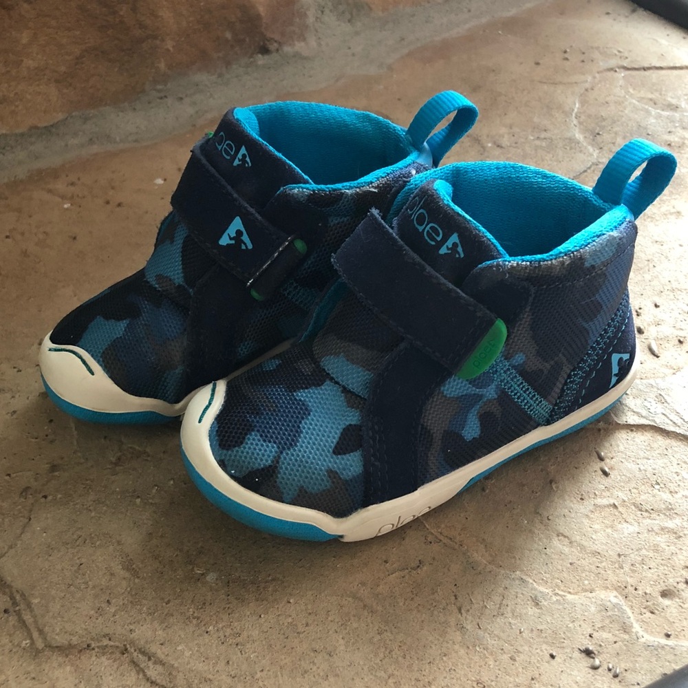 Boys plae sneakers